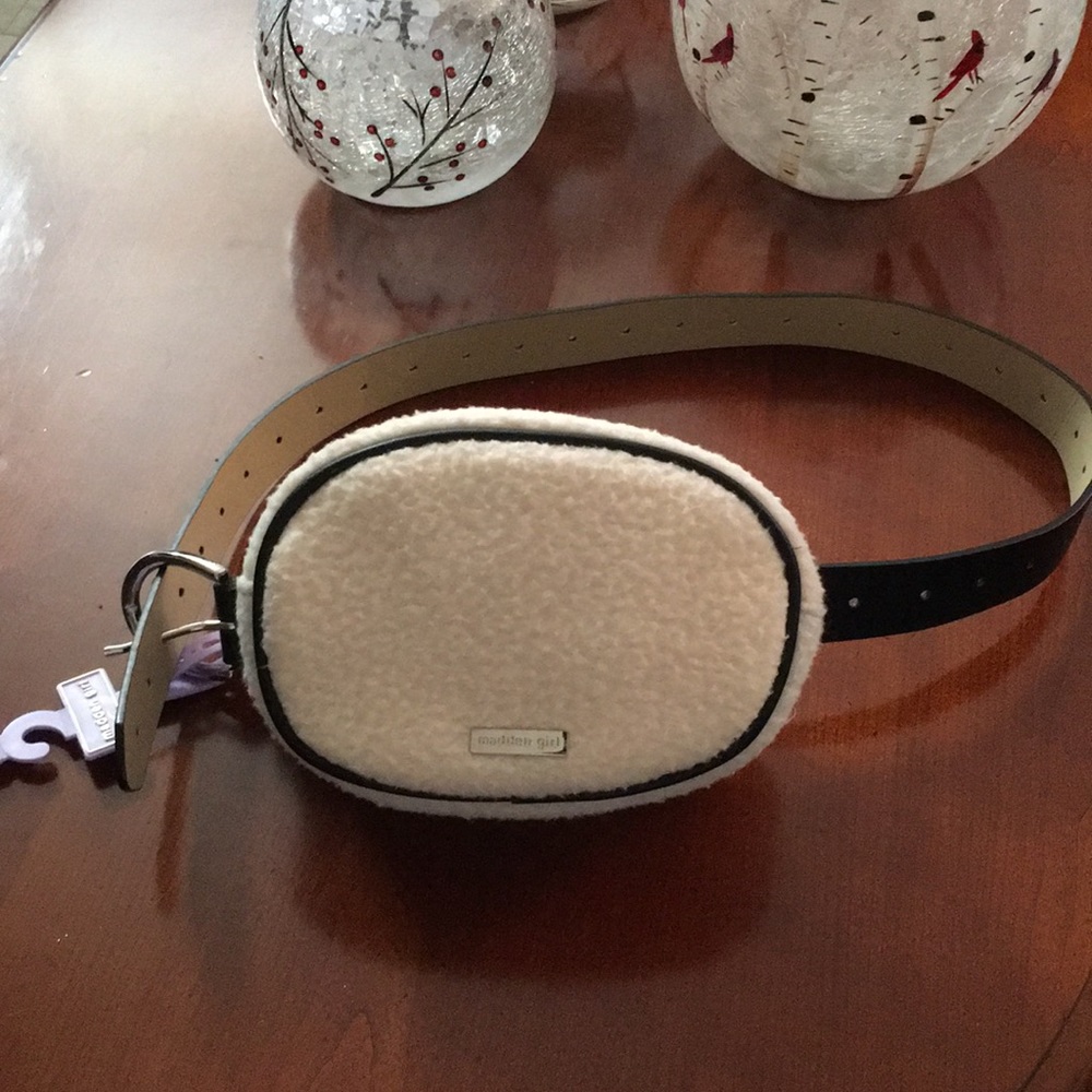 Madden Girl off-white Fuzzy Belt Bag (Size M belt)